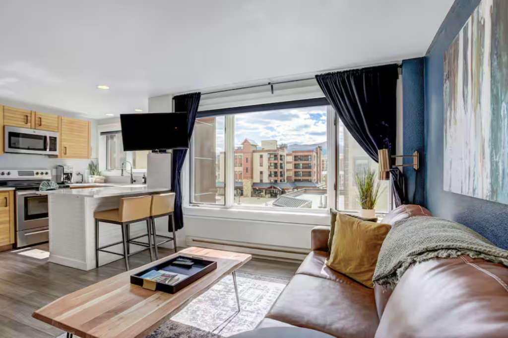 Modern Studio Next to Slopes!
