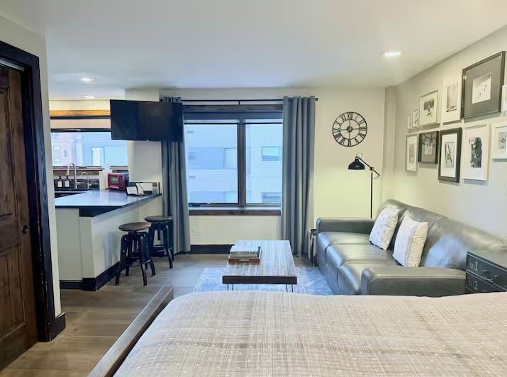 Cozy Ski-In Studio Escape!