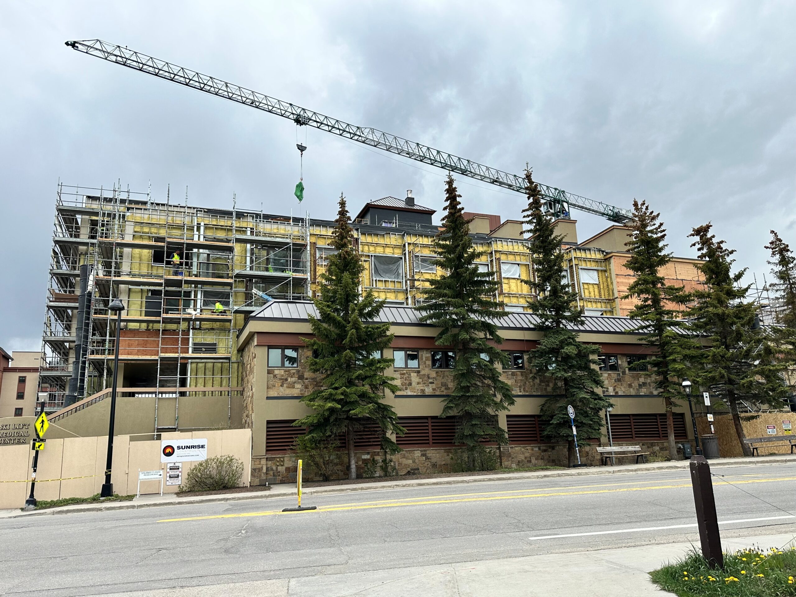 Village at Breckenridge - Peak 9 Inn Construction