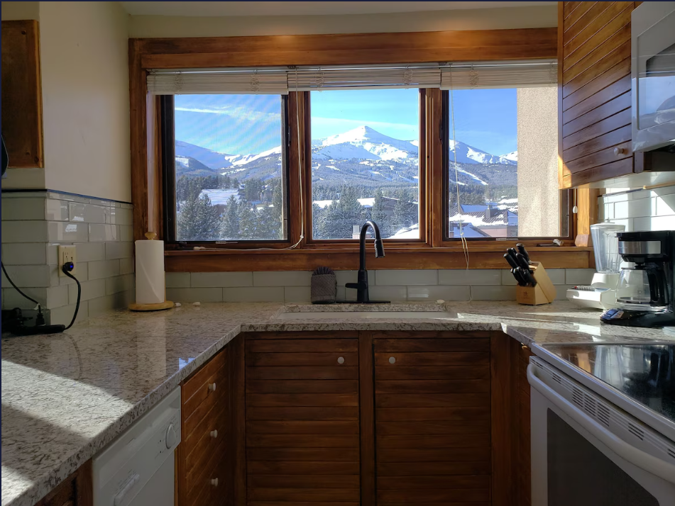 Mountain Escape with Views