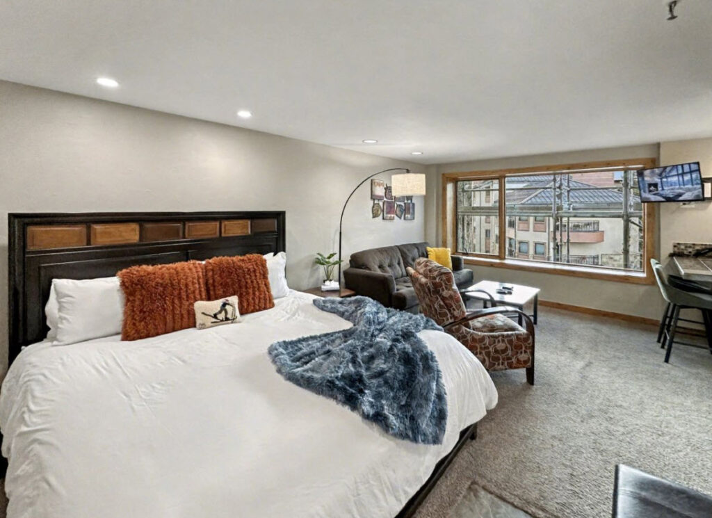 Peak View Studio | Lux Studio